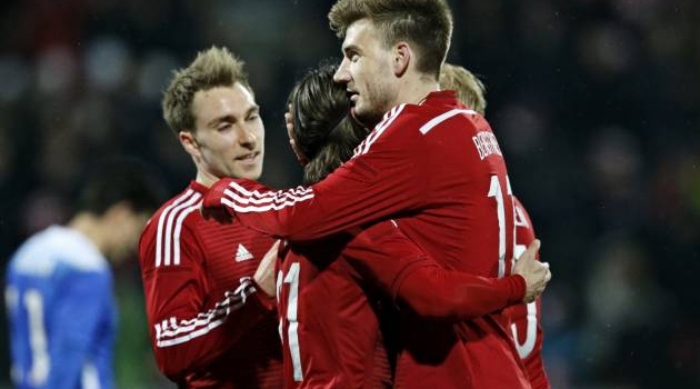 'Chân gỗ' Bendtner lập hat-trick vào lưới tuyển Mỹ
