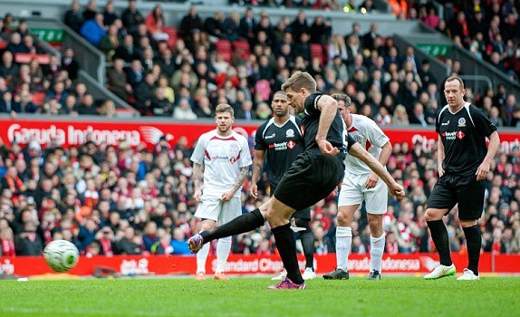 Gerrard rực sáng trong trận đấu tôn vinh ở Anfield