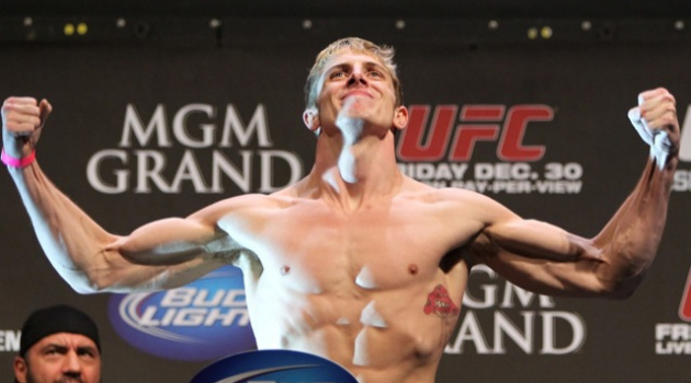 Gần 1 năm luyện tập, cựu võ UFC đã lọt vào mắt xanh của WWE