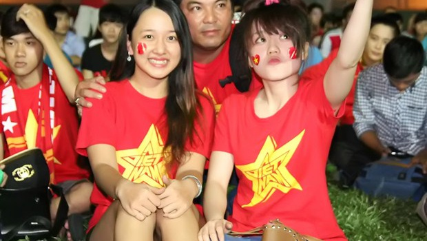 Hot girl Sài thành “tiếp lửa” Công Phượng, Hồng Quân