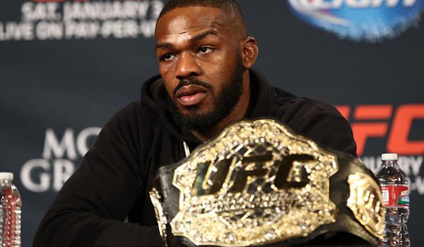 Sau sự cố tông xe, Jon Jones đã quay trở lại luyện tập