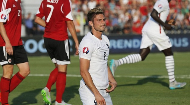 Albania - Pháp: Tiếp tục sa lầy