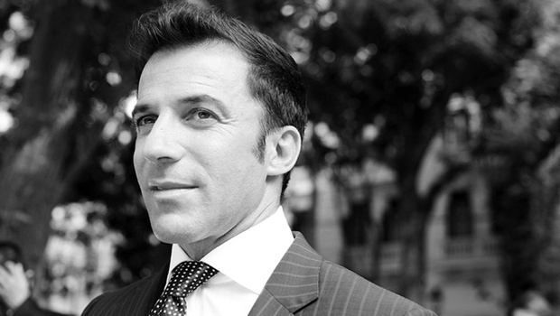 Del Piero khoe vẻ lãng tử ở Hà Nội