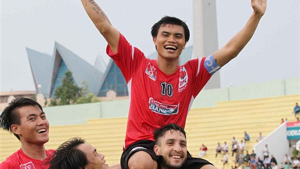 Tài Em lập hat-trick, ĐTLA vào bán kết Cúp QG 2015
