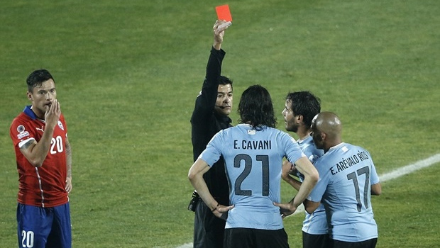 Chùm ảnh: Cavani bị đuổi, Uruguay thành cựu vương Copa America