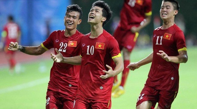 HLV Miura gọi Công Phượng đối đầu Man City?