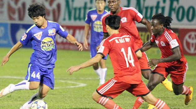 Với bầu Đức, bóng đá phải đi liền với...đồng tiền