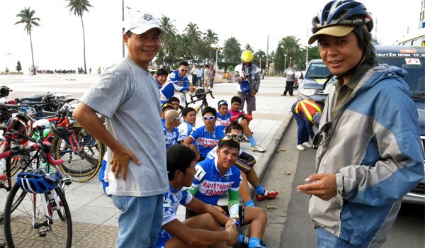 Showbiz với thể thao - Kỳ 13: 'Gã khùng' liều mình với xe đạp