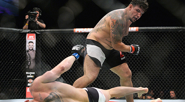 UFN 71: Frank Mir khiến đối thủ đo sàn sau 73 giây