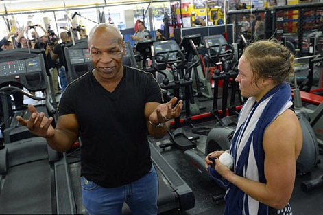Mike Tyson thấy mình trong hình ảnh Ronda Rousey