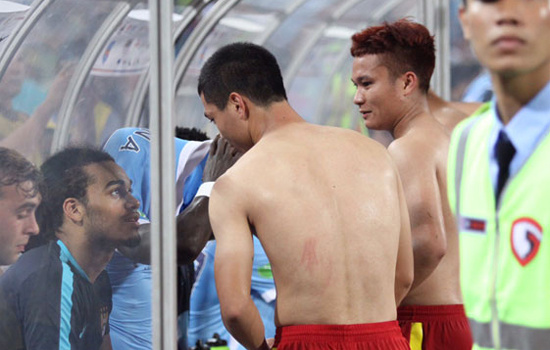 Công Phượng gặp bạn cũ sau trận Man City