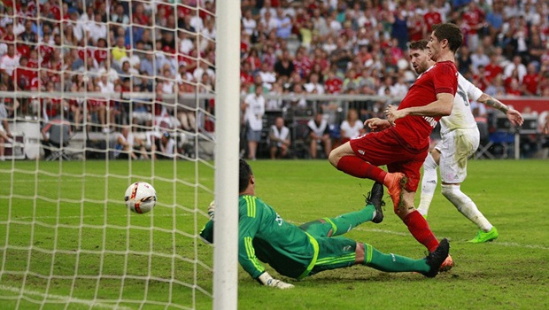 Đổi chiến thuật xoành xoạch, Benitez không cứu nỗi Real Madrid