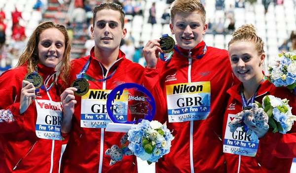 Kỷ lục thế giới bị phá 3 lần trong 1 ngày tại giải vô địch thế giới