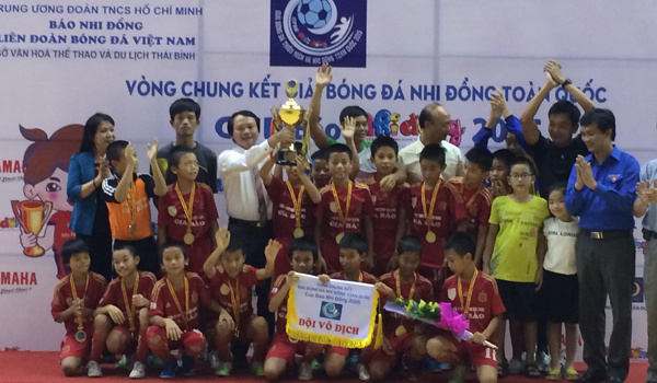 Gia Bảo Hải Dương vô địch giải bóng đá nhi đồng toàn quốc 2015