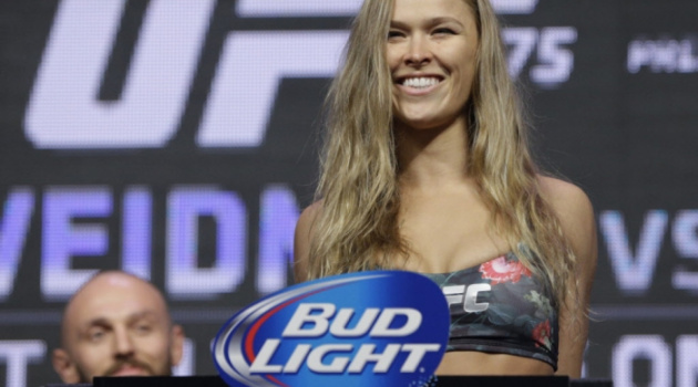 Brock Lesnar: Ronda Rousey không phải là phụ nữ