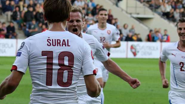 EURO 2016: Xác định 3 cái tên đầu tiên giật vé sang Pháp
