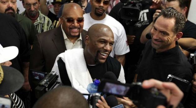 Lộ lý do Floyd Mayweather quyết định 'treo găng'