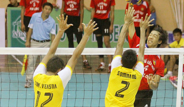 Giải bóng chuyền Vĩnh Long mở rộng 2015: Chủ nhà thắng dễ Campuchia