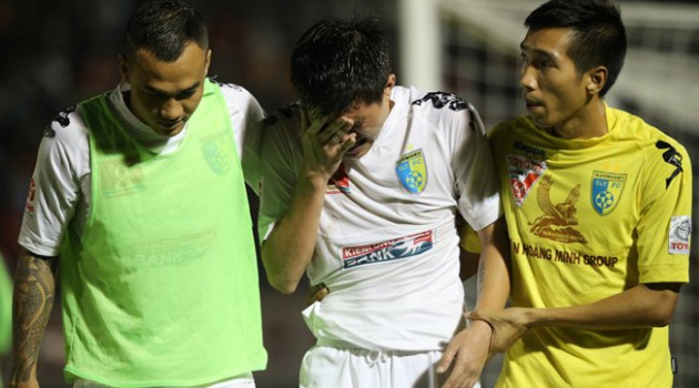 Thanh Hào sốc nặng khi khiến Abass phải nhập viện