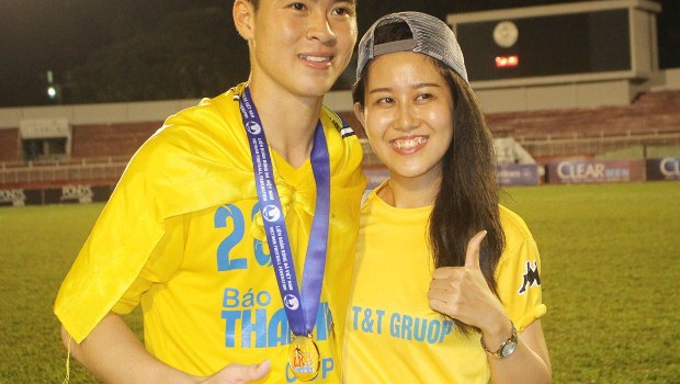 Fan chia vui cùng Duy Mạnh ngày U21 Hà Nội T&T đăng quang ngôi vô địch