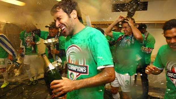 Những guồng chân cuối của Raul trên thảm cỏ xanh