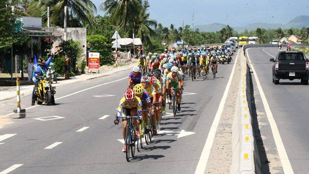 Giải xe đạp Nam Kỳ Khởi Nghĩa 2015 (chặng 4): Lần thứ ba liên tiếp thắng chặng