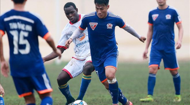 Hà Nội ngược dòng đánh bại Than Quảng Ninh trong cơn mưa bàn thắng