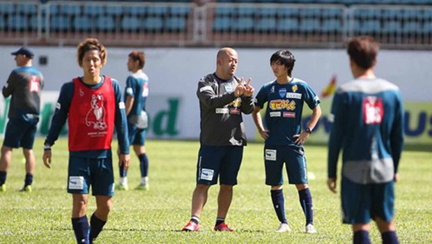 Tuấn Anh chạy đua cùng thời gian để bắt kịp đồng đội mới ở Yokohama