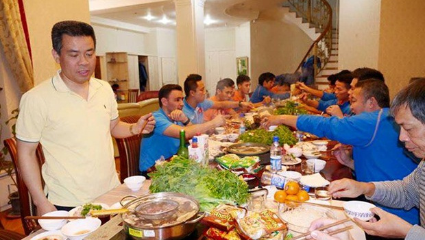 ĐT fulsal Việt Nam nhậu lẩu gà trước đại chiến với Nhật Bản