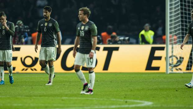 HLV Joachim Low thừa nhận không thể cản tuyển Anh