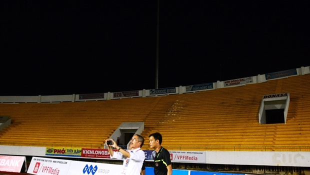Hoãn trận Đồng Nai vs Viettel vì sét đánh hư dàn đèn