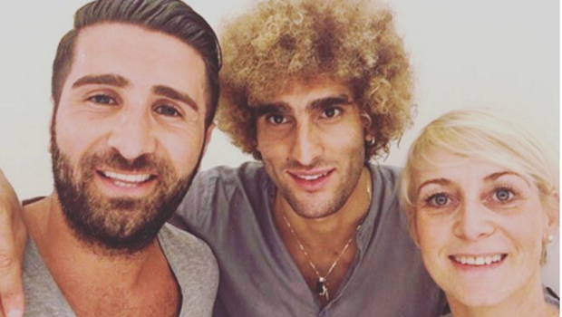 Fellaini nhuộm vàng mái tóc xù gây sốt