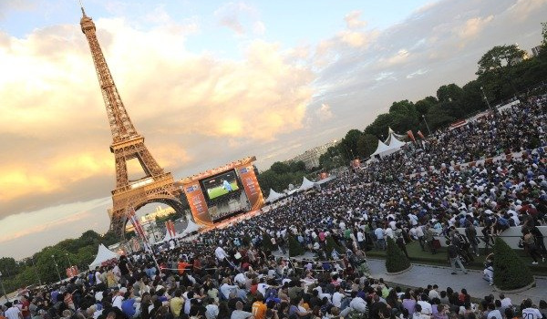 Nước Pháp trước giờ G: Cầu Chúa ban phước lành