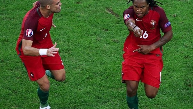 Ronaldo cười thẹn, may Bồ Đào Nha còn có Renato Sanches