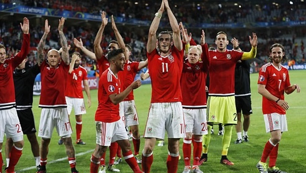 Xứ Wales xát muối vào nỗi đau của người Anh