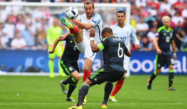 Trước bán kết, UEFA khiến Xứ Wales lo sốt vó