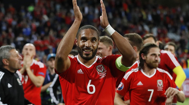 Thành bại tại trung vệ