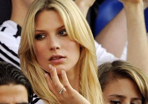 Sức quyến rũ khó cưỡng của Sarah Brandner - tình cũ Schweinsteiger