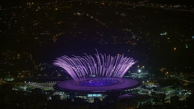 Pháo hoa rực sáng trước lễ khai mạc Olympics 2016