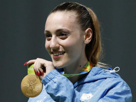 Cô sinh viên 20 tuổi giải cơn khát vàng hơn một thập kỷ cho Hy Lạp