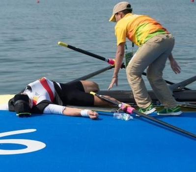 VĐV Olympic bất tỉnh do bất cẩn khi về đích