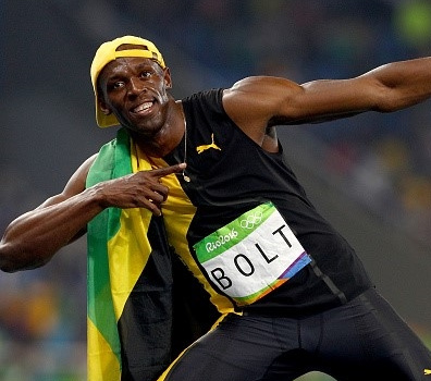 Bolt quay lại nhìn đối thủ khi về nhất tạo cảm xúc ở Olympic