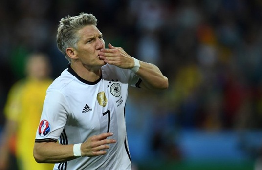 Schweinsteiger xỏ giày đá trận cuối cho tuyển Đức