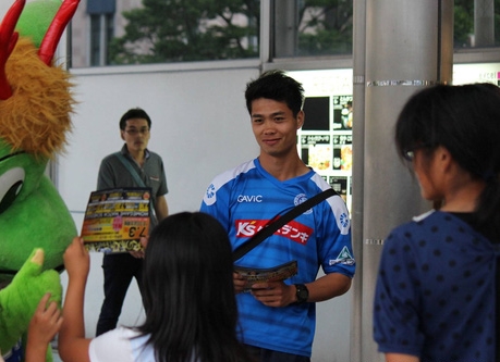 Công Phượng thổ lộ việc đi phát tờ rơi