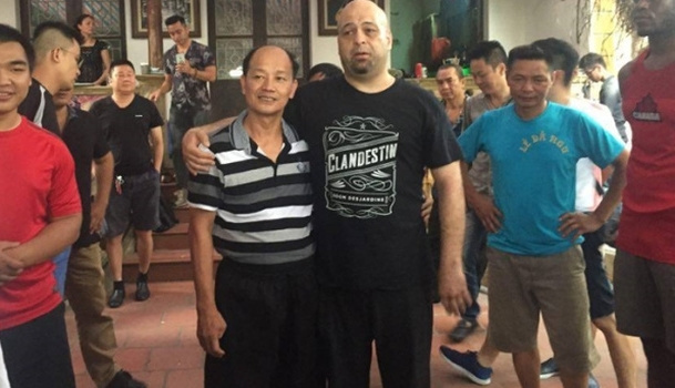Chuẩn võ sư Pierre Francois Flores lại thắng... võ sư 60 tuổi