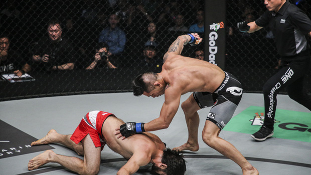 Knock-out “rắn hổ mang Nga”, Martin Nguyen xưng vương ở ONE Championship