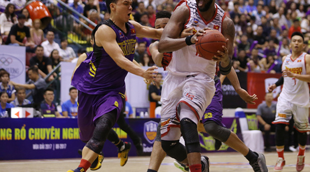 Saigon Heat thắng HCM City Wings trong Derby của máu và bạo lực