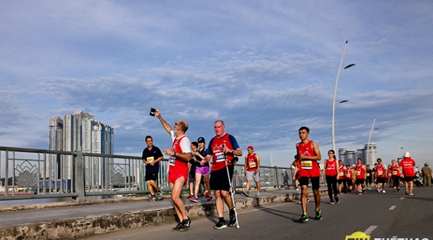 Những hình ảnh ấn tượng tại giải Marathon Quốc tế quy tụ đến 5000 VĐV