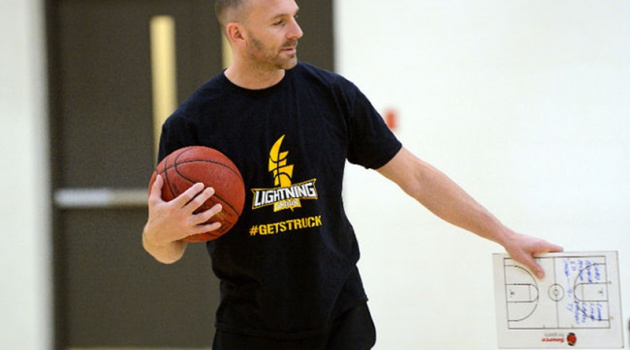 Kyle Julius: Nhà độc tài nghiện ghi chép cùng triết lý 3D trong bóng rổ