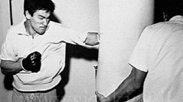 Clip đấm bao cát được công bố: Lý Tiểu Long còn kém xa Mike Tyson?